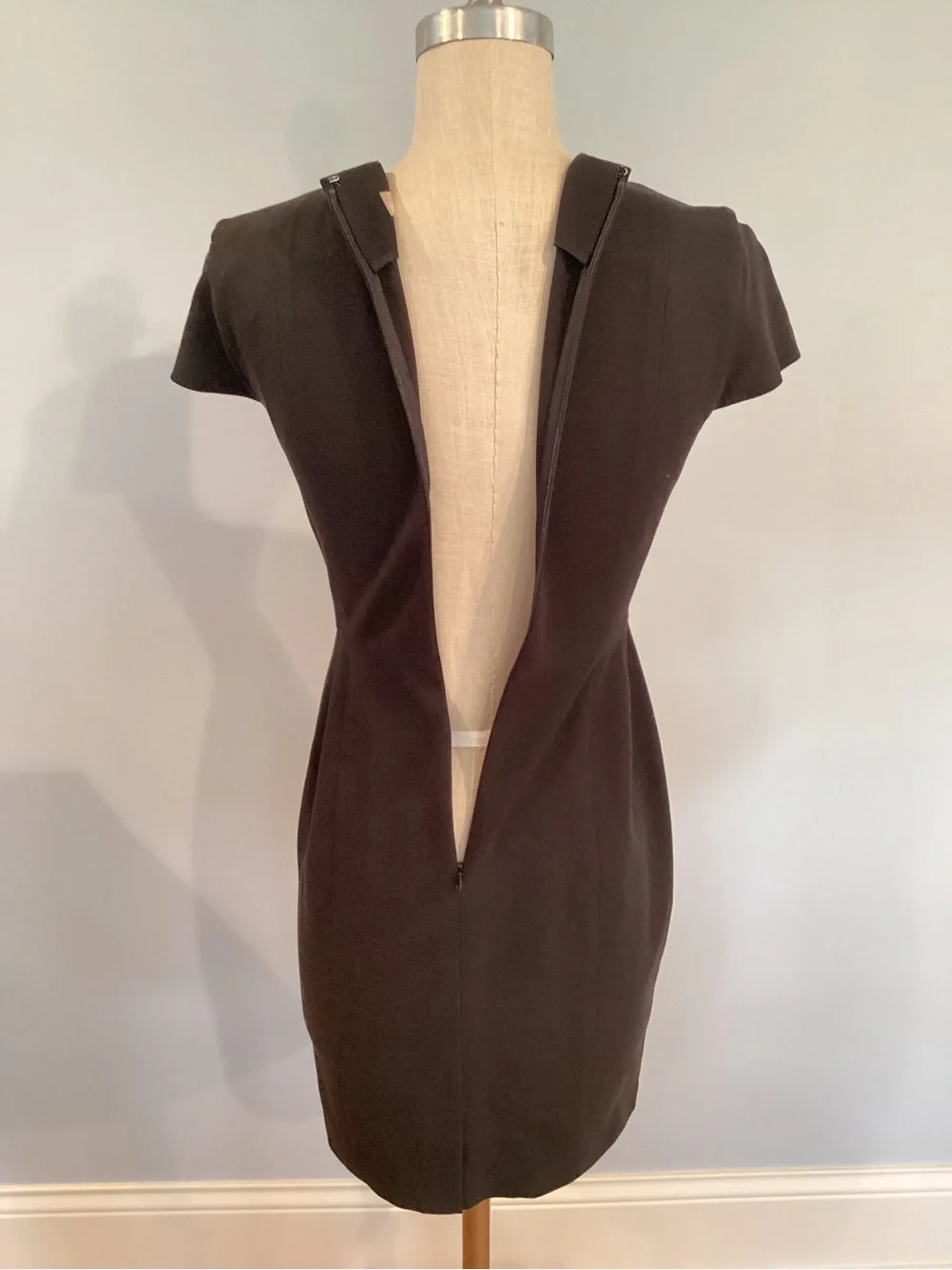 Banana Republic Black Sheath Dress with Sweetheart Neck and Cap Sleeves Size 2P